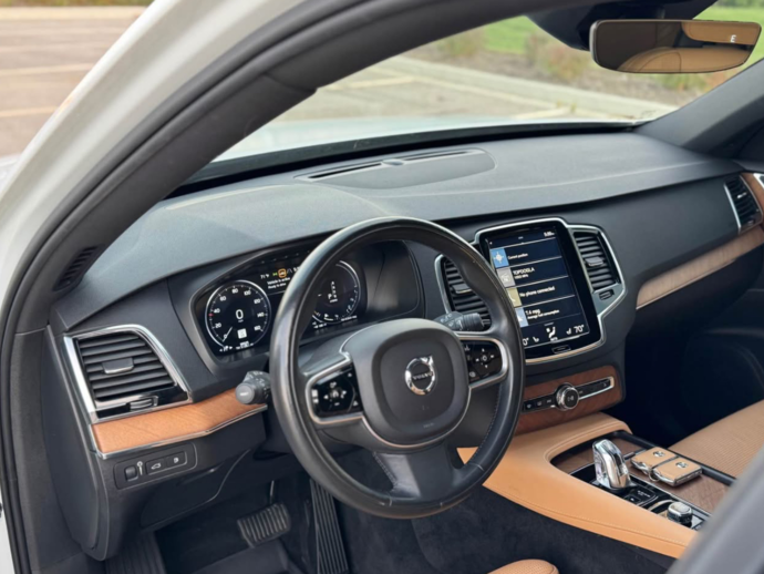 2018 Volvo XC90  T8 Inscription Recharge Plug-In Hybrid Sport Utility 4D