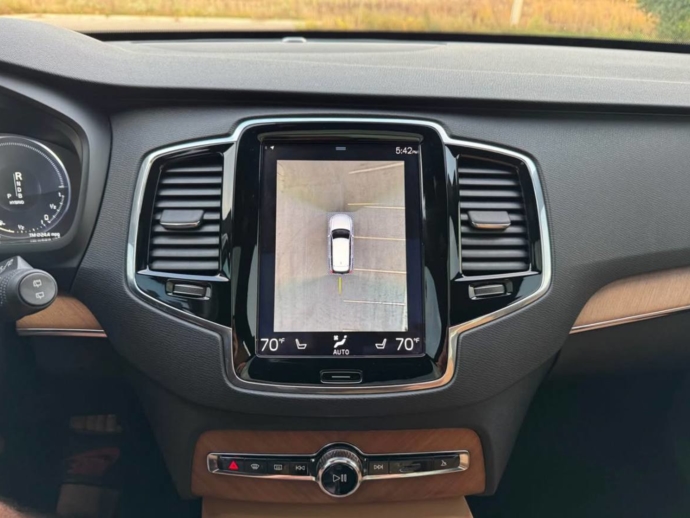 2018 Volvo XC90  T8 Inscription Recharge Plug-In Hybrid Sport Utility 4D